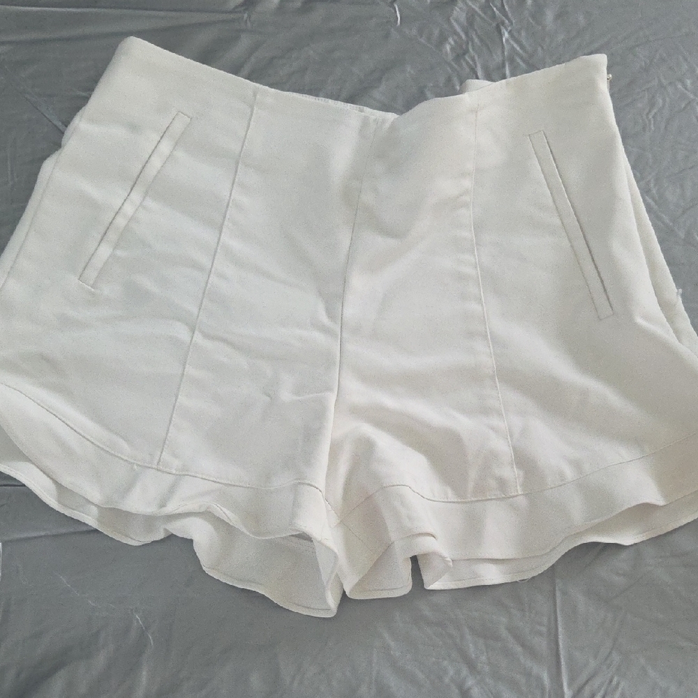1. State White Scalloped Hem Skort